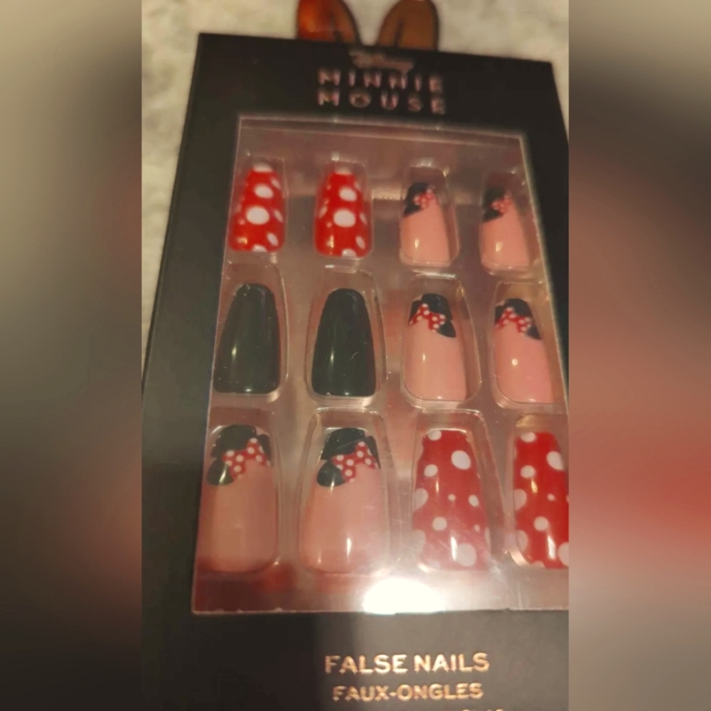 Disney Minnie Mouse artificial nails